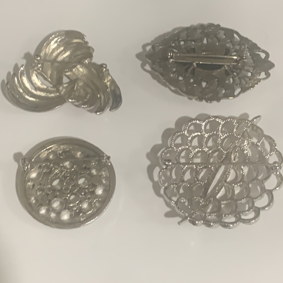 Lot of Four Silver Tone Brooches Pins - Picture 2 of 7